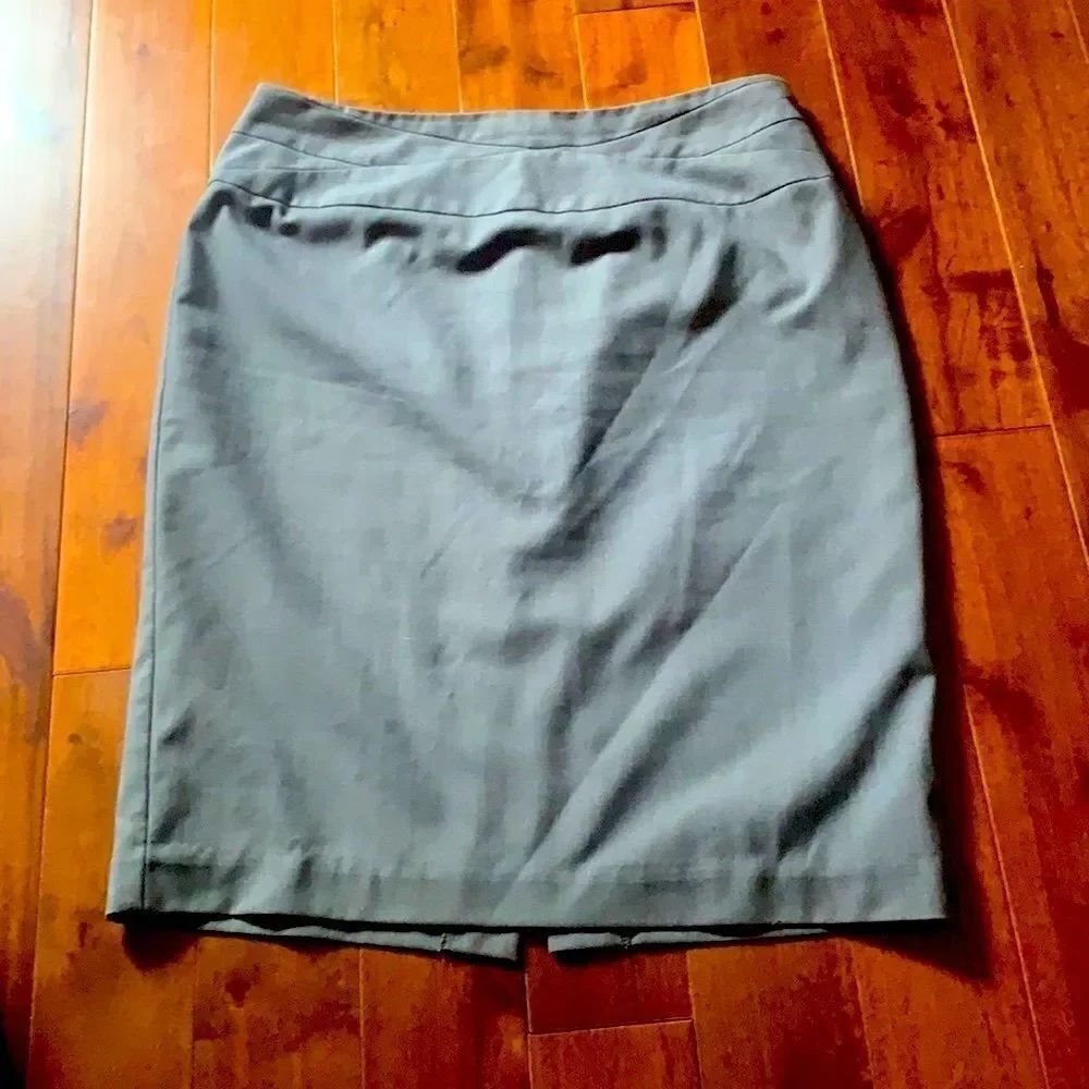 Worthington gray skirt size 10
